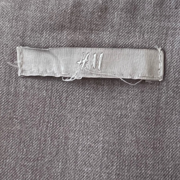 H&M | Gray mild stretch lined A-line skirt size small - Picture 9 of 11